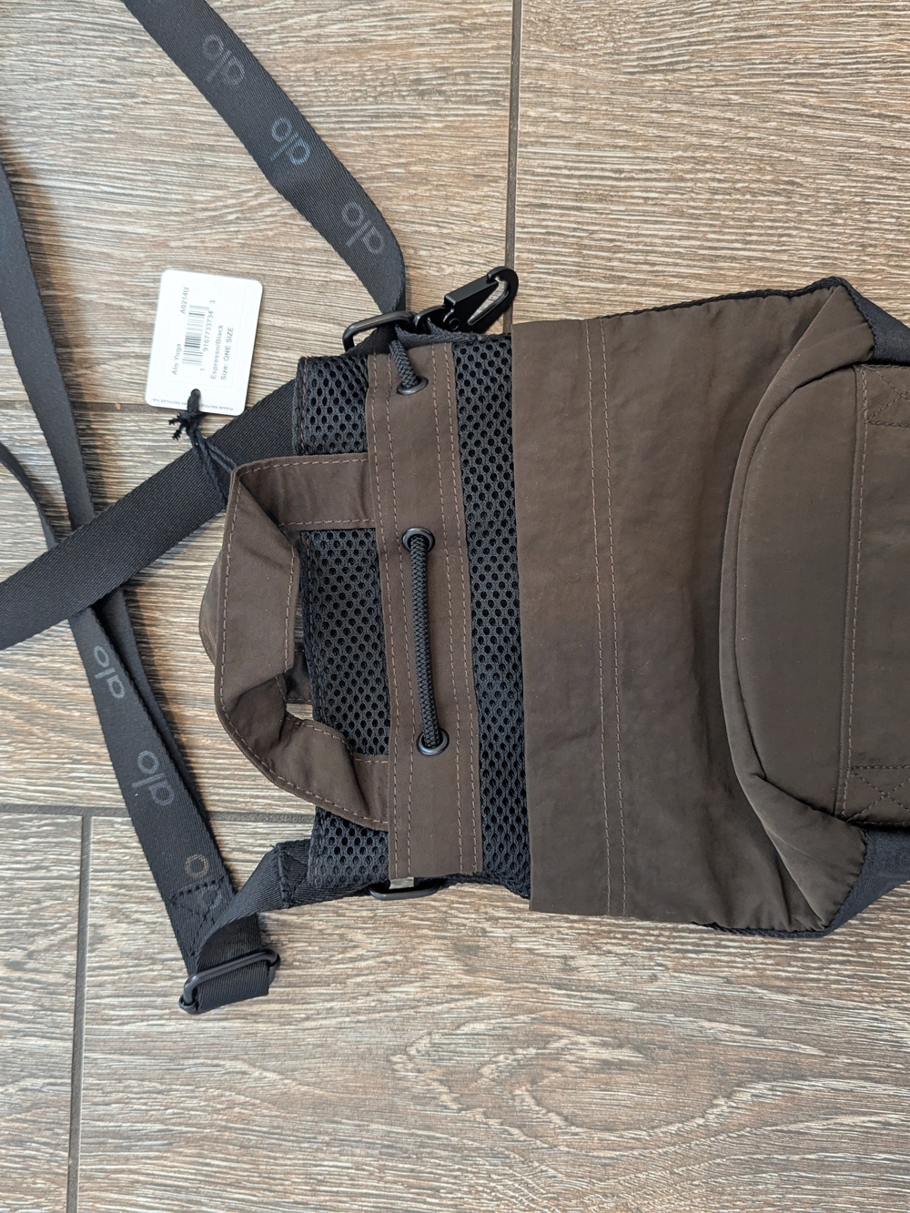 ALO Yoga Crossbody Bucket Bag Utility Espresso Black Athletic Purse - Picture 3 of 8